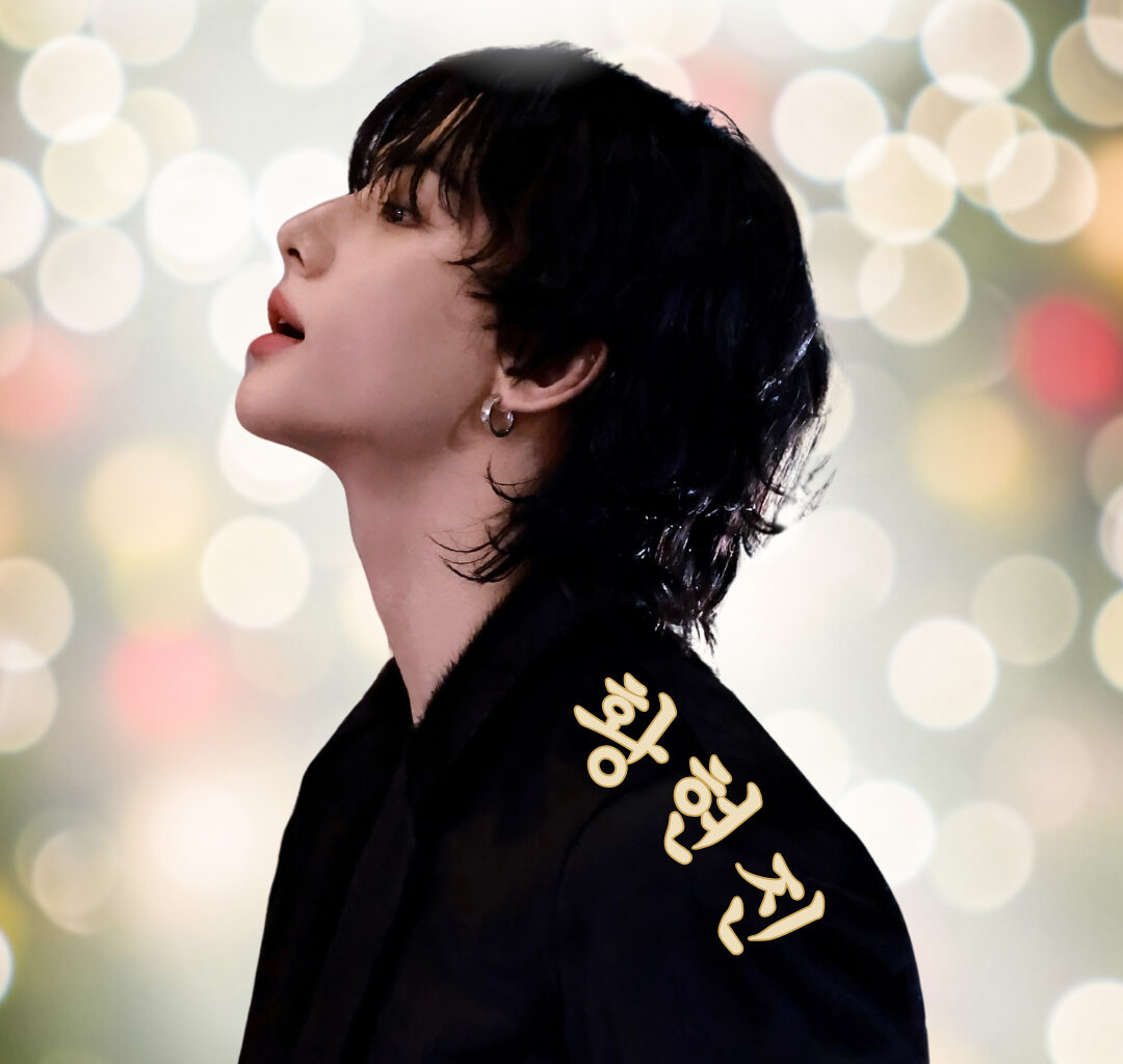 The winning piece of fan art celebrating Hyunjin's selection as the “vocalist best suited for a Christmas-themed solo album.” [PICNIC]