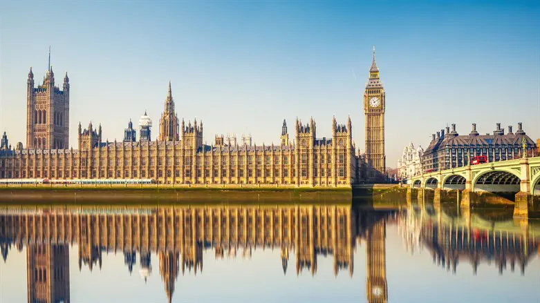 London anti-Israel protesters target Israeli bakery