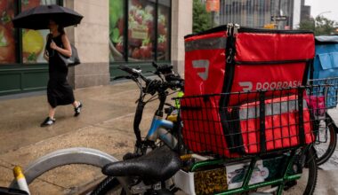 Stocks making the biggest moves midday: SNPS, DIS, DASH, MSTR