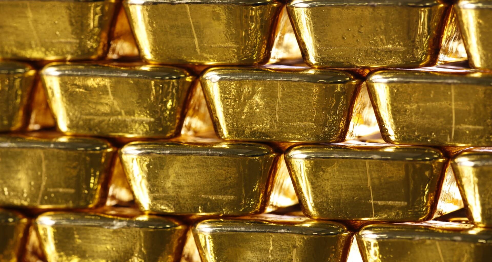 Gold slips as investors turn cautious ahead of Fed meeting, PCE data in focus