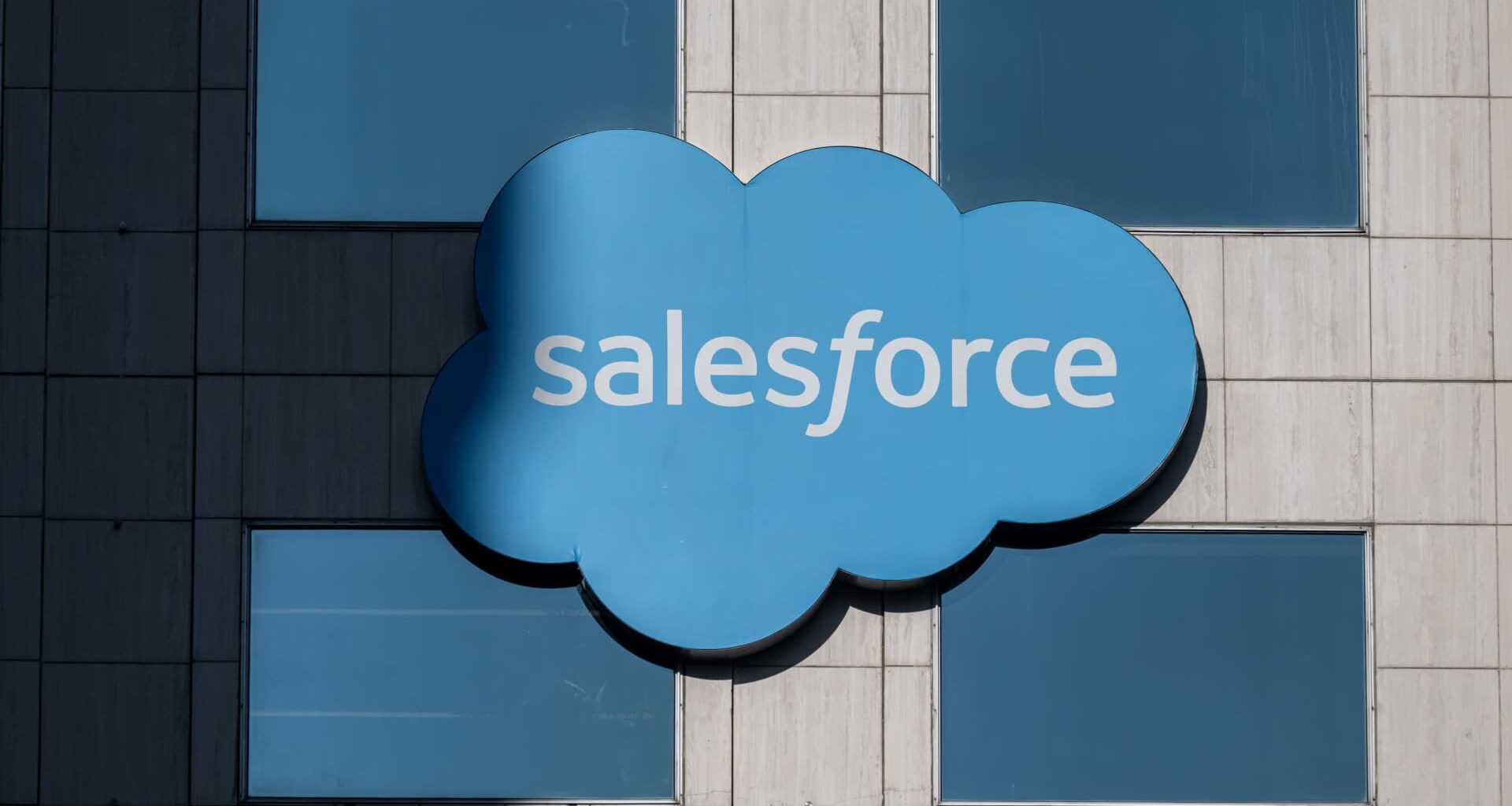 Salesforce earnings are doing little to break stock out of slump. Some major analysts think a big AI rally is ahead
