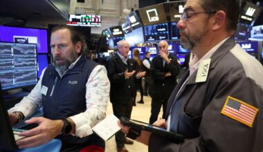 Stocks stuck between AI anxiety, economic enthusiasm