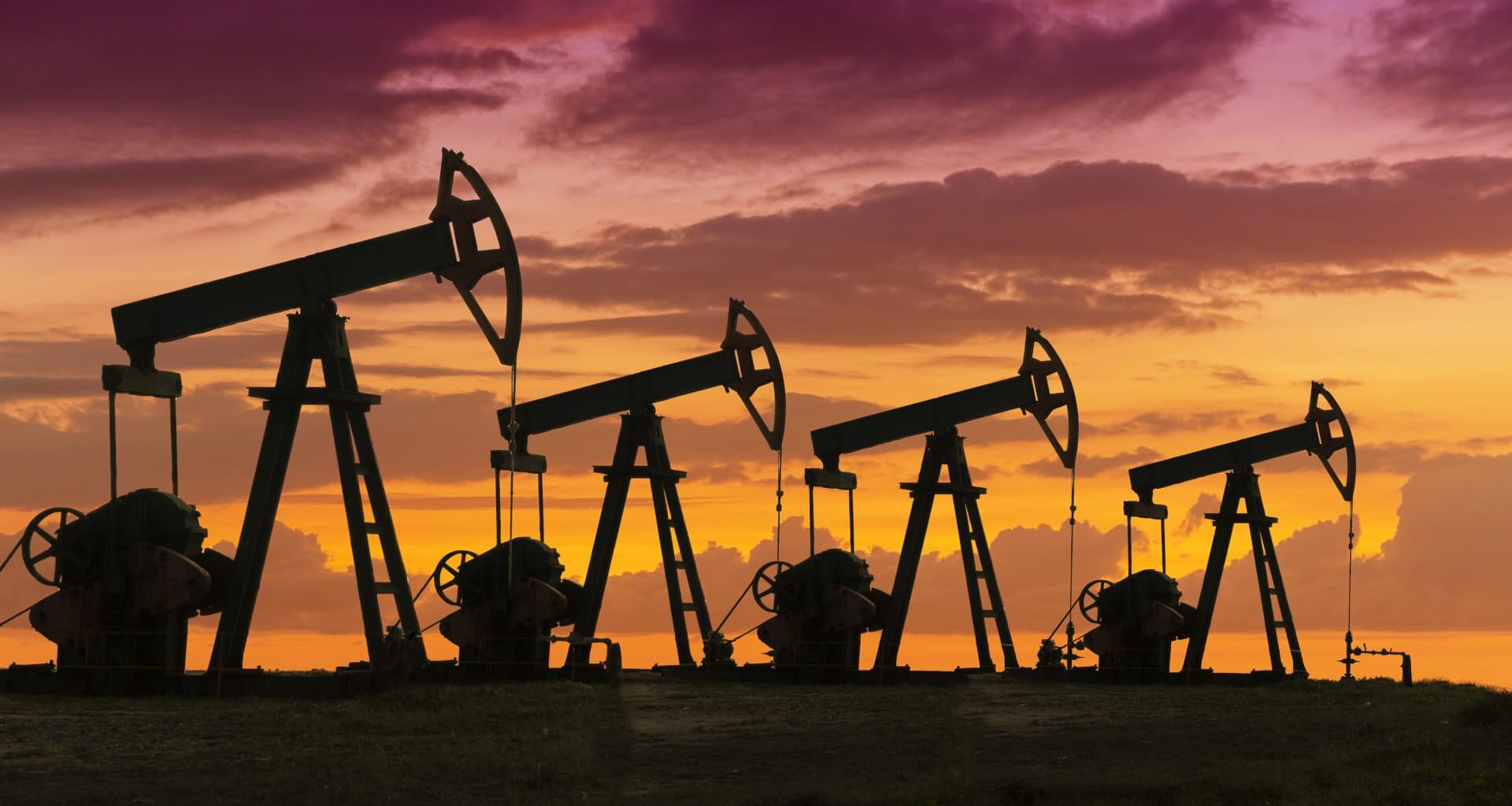 Oil moves lower on Ukraine talks, weak China data