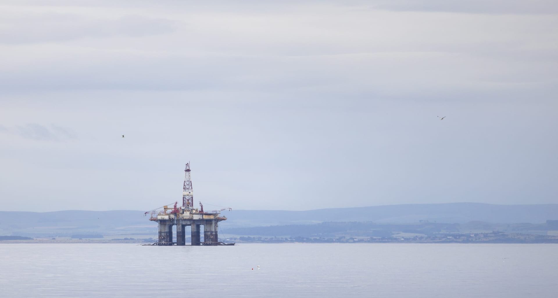 Oil prices retreat slightly; investors wary of Russia–Ukraine tensions