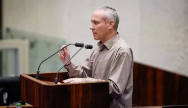 Watch: MK concludes address in sign language