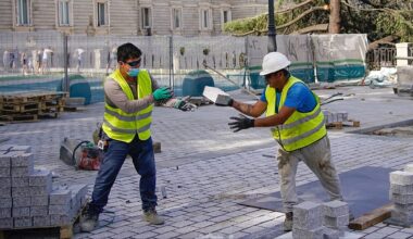 From extreme heat to poor mental health: How climate change is harming the workplace