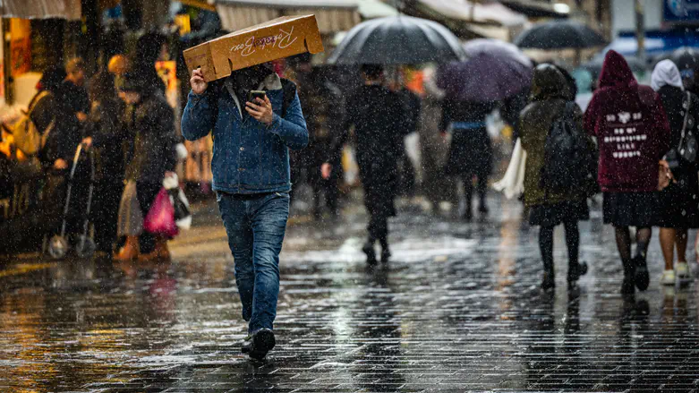 Winter weather makes a comeback, with snow and flood warnings