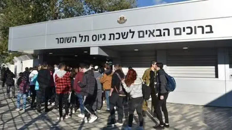 Report: IDF considers recruiting children of foreign workers living in Israel