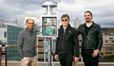 Cake-pan telescope searches the sky for fast radio bursts