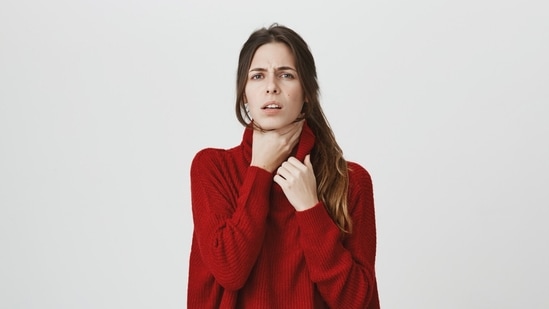 A sore throat is common in the changing seasons. Learn how you can tackle it. (Picture credit: Freepik)