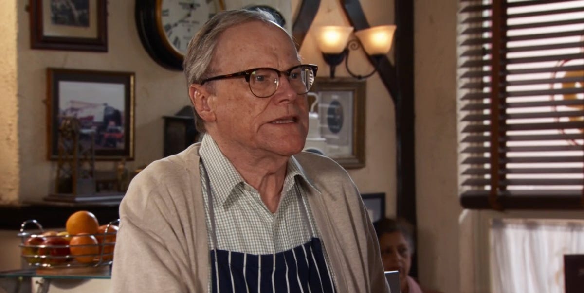 Coronation Street confirms another Roy secret tonight – with surprise romantic twist