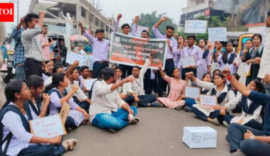 Ayurvedic, homeopathy students intensify stir | Bhubaneswar News