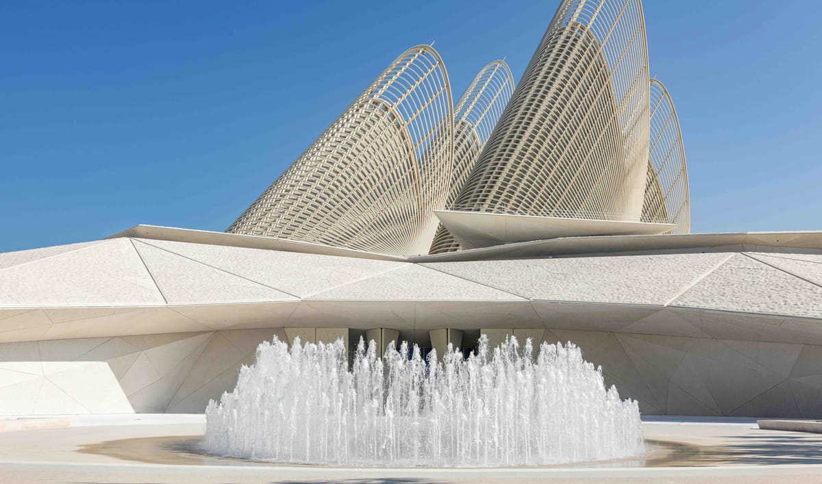 Foster + Partners completes Abu Dhabi museum with soaring steel wings | News