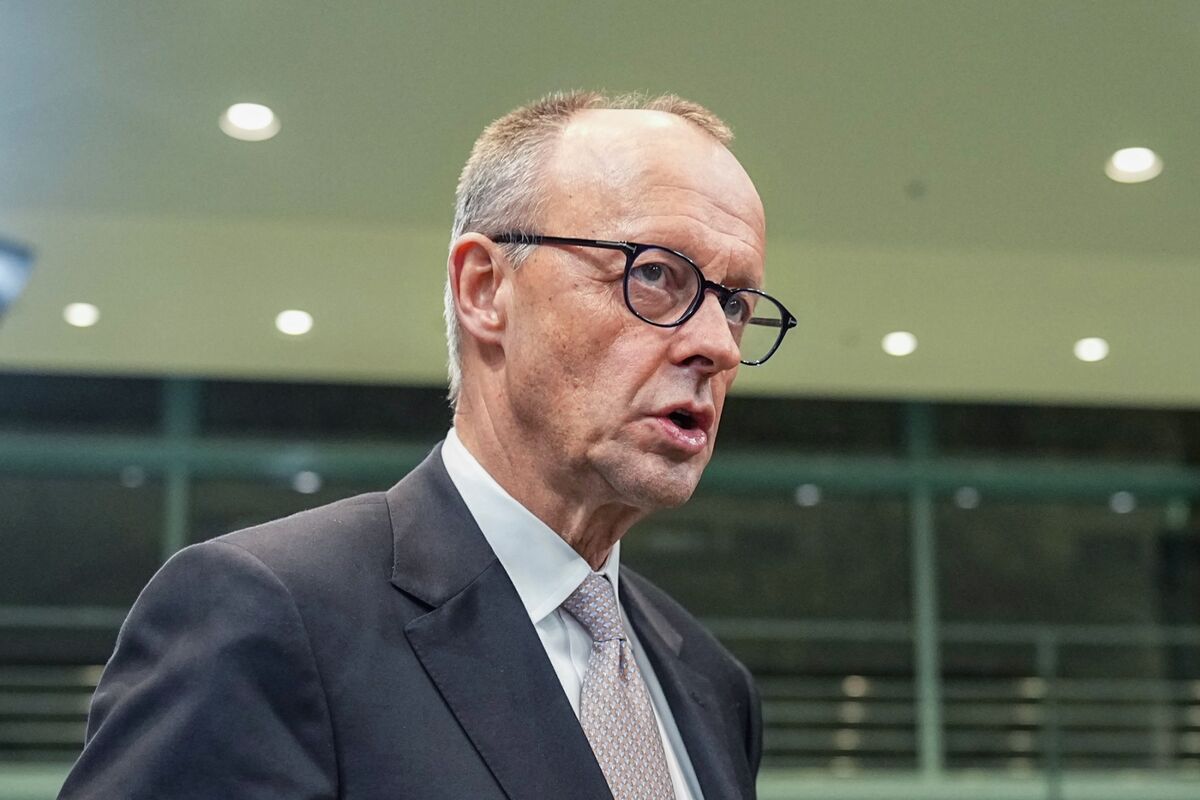 Merz’s Coalition on Edge Ahead of Crunch German Pension Vote