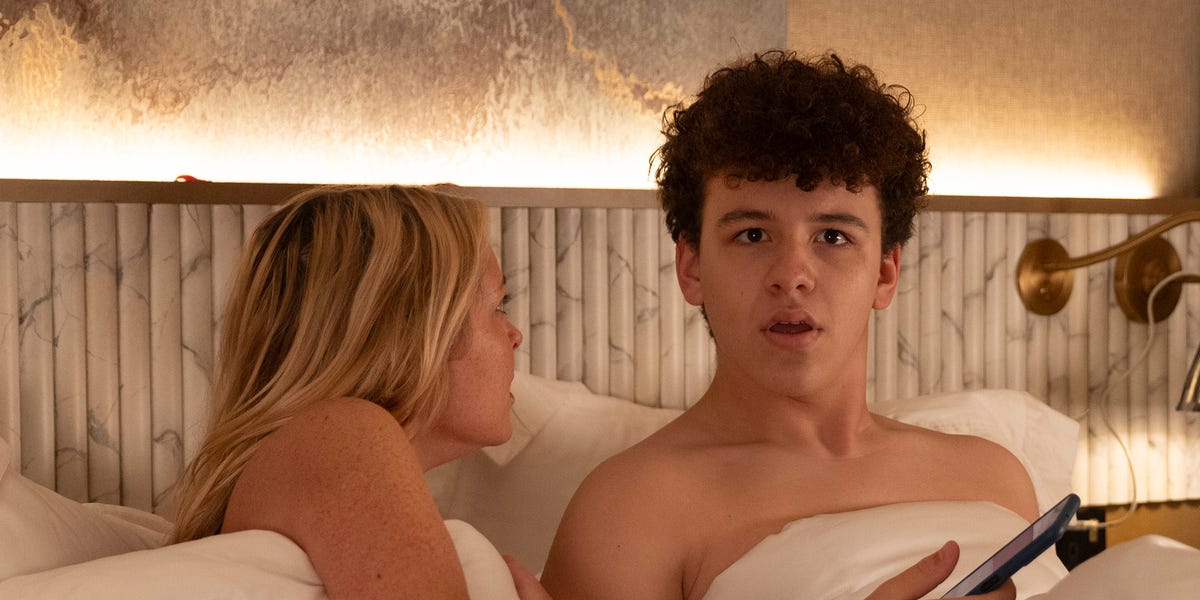 Ben arrives at Will and Megan's hotel room