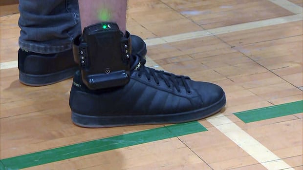 Tracking bracelets not adapted to realities of Quebec's remote communities, advocates say