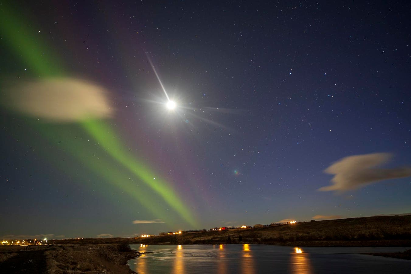 See Jupiter, The Moon, Aurora And ‘Shooting Stars’ On Sunday
