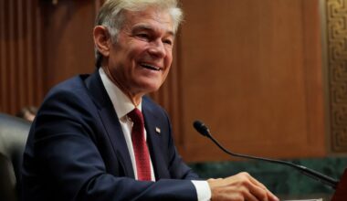 Dr. Oz snack shames staff to eat less over holiday season: ‘You don’t have to try every cookie’