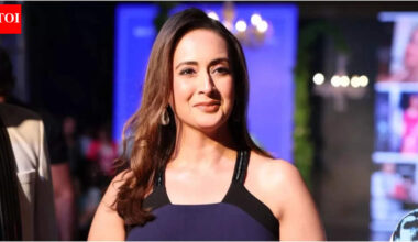 When Preeti Jhangiani recalled Shah Rukh sitting on the floor, chatting with a spot boy, revealed, 'No star treatment' on ‘Mohabbatein’ sets |