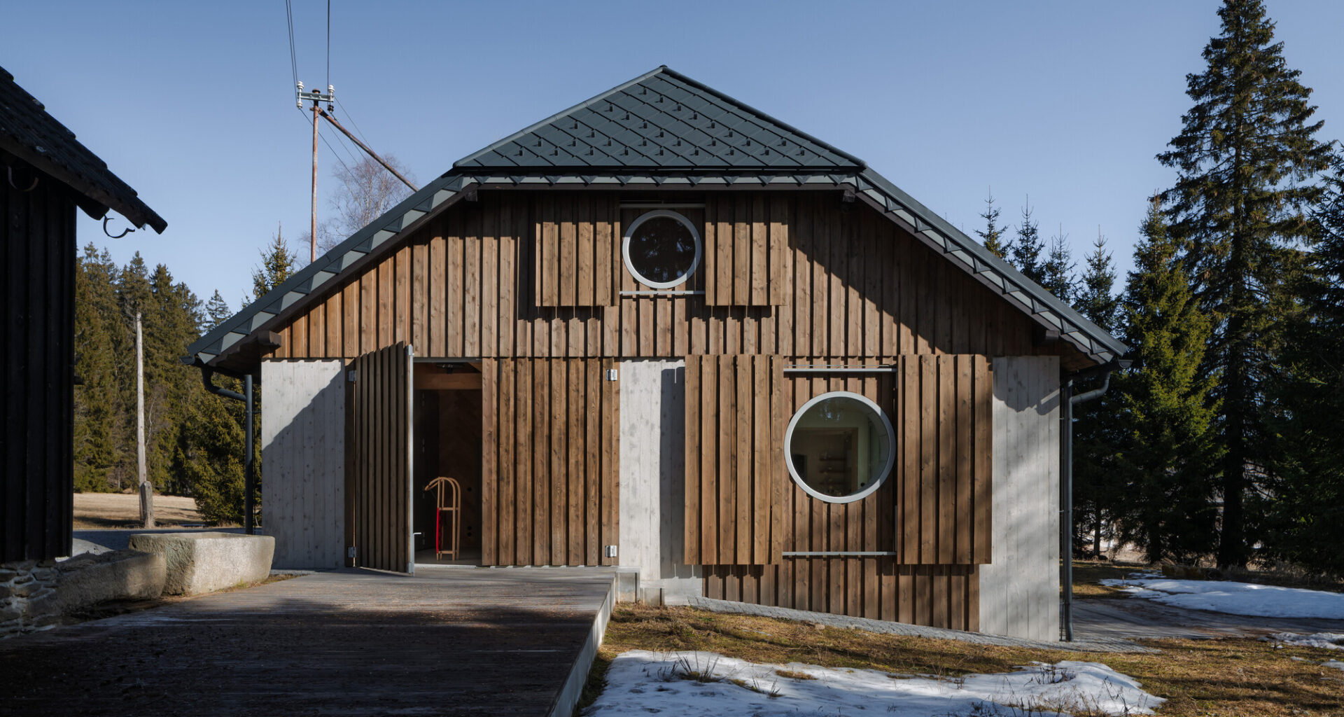 Borová Lada Cottage / Studio Plyš