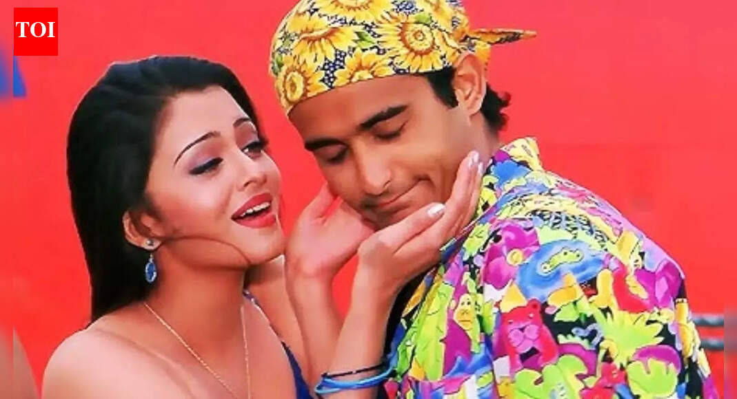 Akshaye Khanna’s old praise for Aishwarya Rai’s eternal beauty: 'You just keep staring at her like a lunatic' | Hindi Movie News