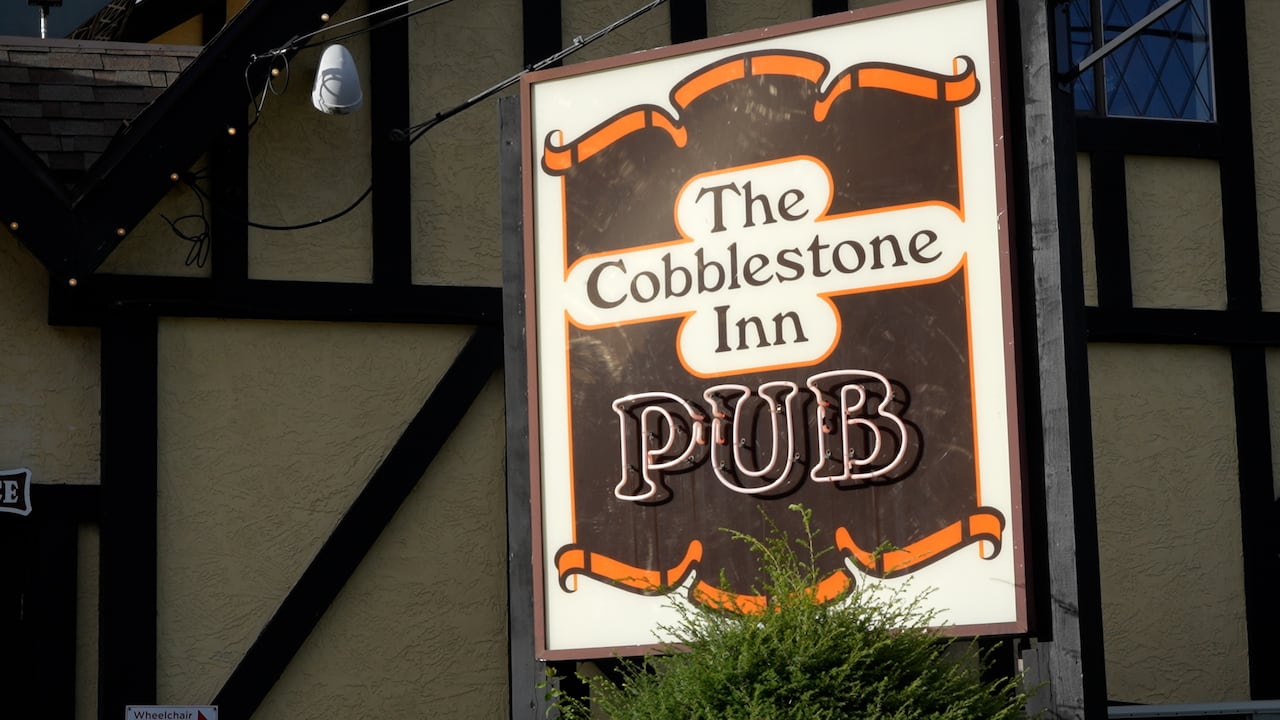 Cobblestone Inn Pub sign 