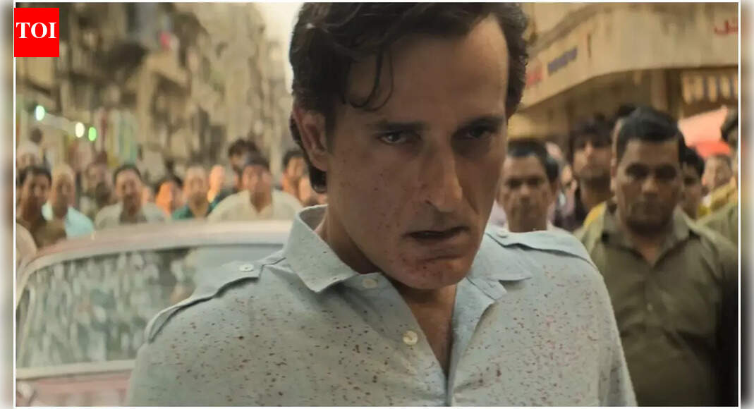 ‘Tez se maaro, main gir nahi raha hu': Akshaye Khanna made this intense demand to co-star Aditya Uppal during 'Dhurandhar' in-van hitting scene |