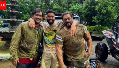 Salman Khan, MS Dhoni and AP Dhillon pose together in EPIC throwback PIC from actor’s farmhouse ahead of actor's 60th birthday |
