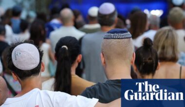 One Mitzvah for Bondi campaign fights hate with love … one small act of kindness at a time | Bondi beach terror attack