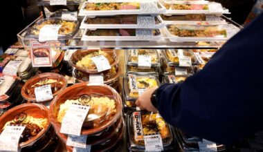Tokyo Inflation Cools More Than Expected, Weakening Yen