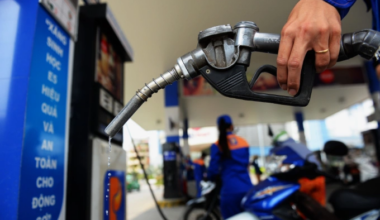 Gasoline prices plunge - VnExpress International