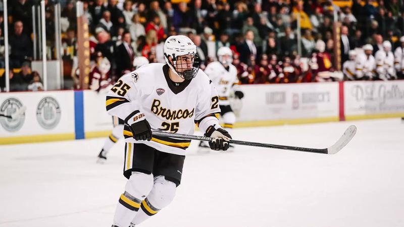 Hockey Opens Kwik Trip Holiday Face-Off Against No. 12 Boston College