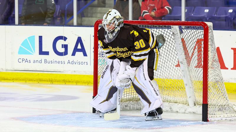 Slukynsky and Whitelaw Earn NCHC Weekly Awards