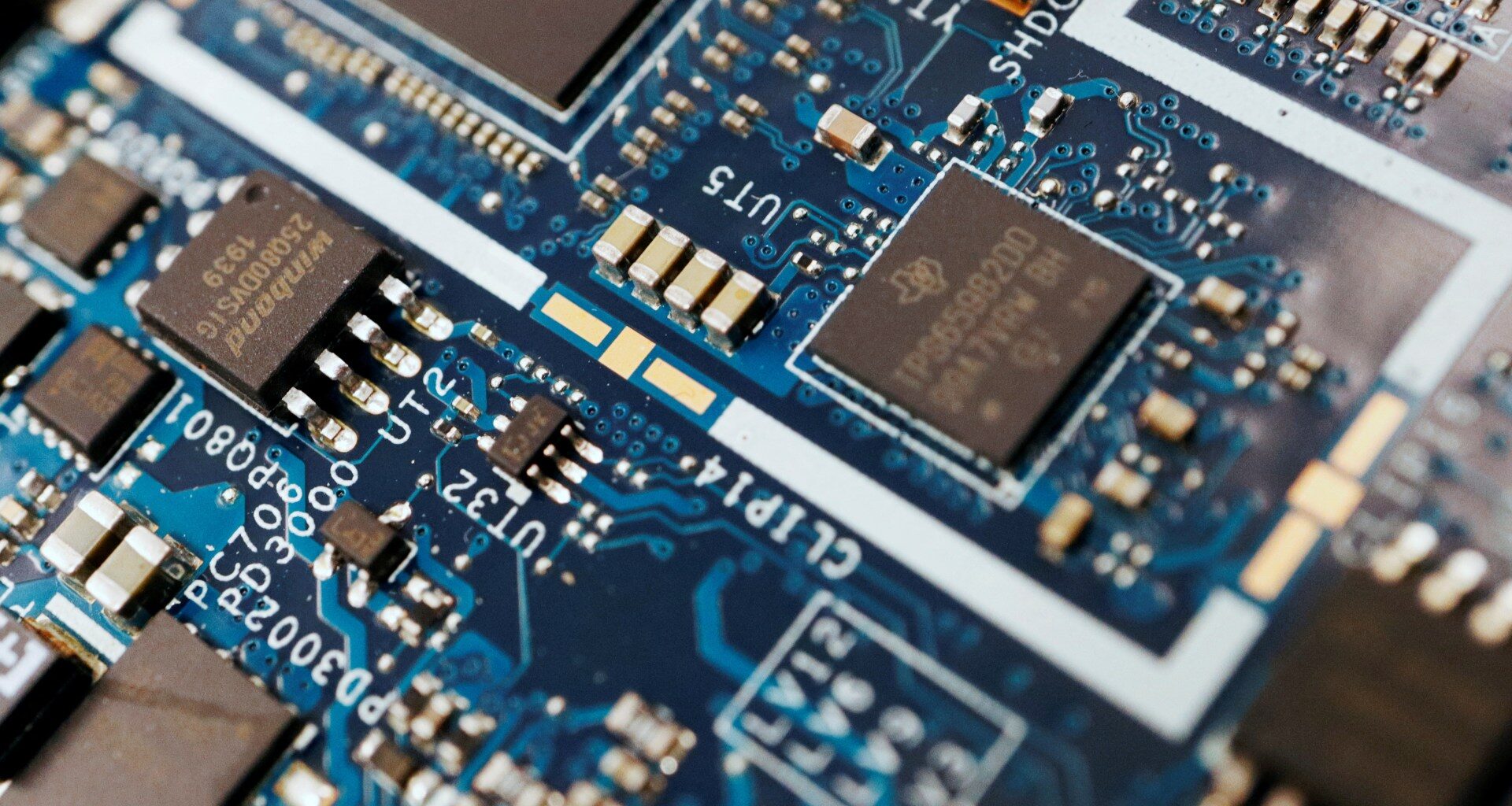 US senators unveil bill to keep Trump from allowing AI chip sales to China | Business and Economy News