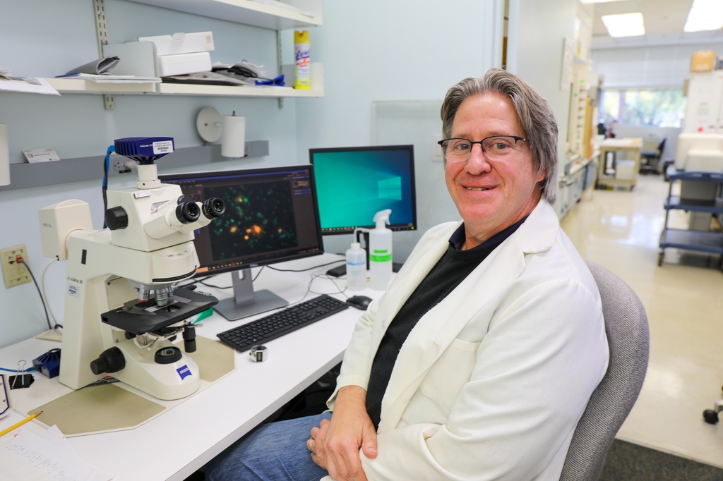 Larry Sherman, Ph.D., professor at OHSU’s Oregon National Primate Research Center, led research identifying the enzyme CEMIP as a key player in myelin breakdown linked to conditions like multiple sclerosis, stroke, and Alzheimer’s disease. (OHSU/Christine Torres Hicks)