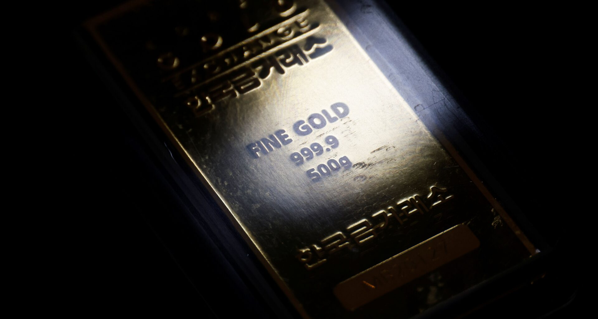 Gold flat as Treasury yields counter soft dollar ahead of key US data