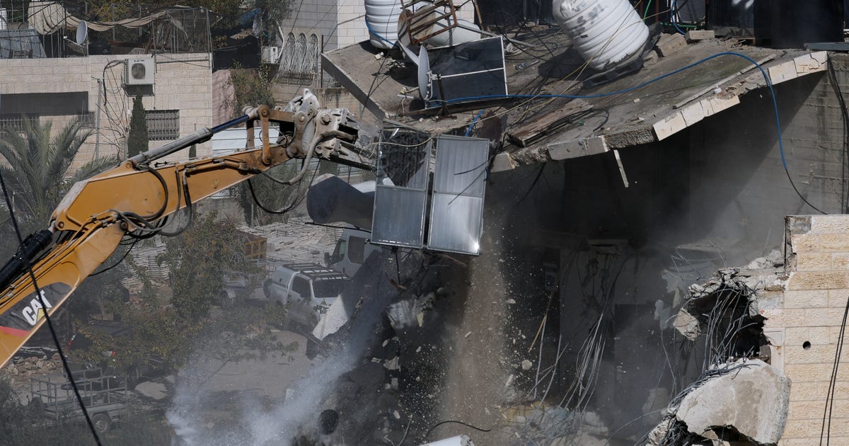 Israel razes illegally constructed Silwan building – home to 13 Palestinian families - Haaretz