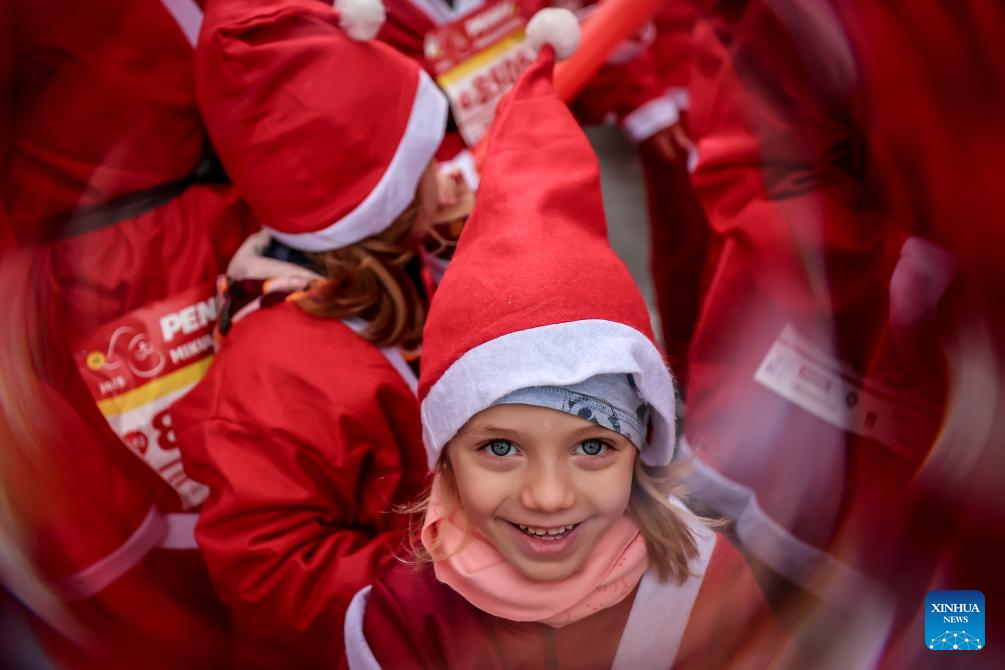 Santa Run held in Budapest, Hungary-Xinhua