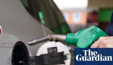Fuel retailers urged to pass on savings as oil prices fall below $60 a barrel | Petrol prices