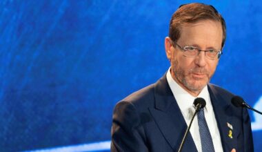 Herzog Reportedly Drew Up Legal Opinion for Netanayhu's Pardon Before His Presidency