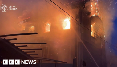 Zelensky plans to meet Trump on Sunday for talks on peace deal