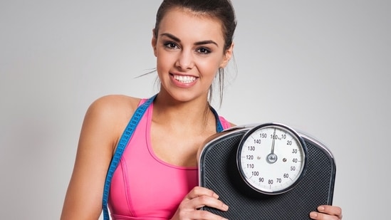 Nutritionist Amaka shares tips for sustainable weight loss before 2025. (Freepik)