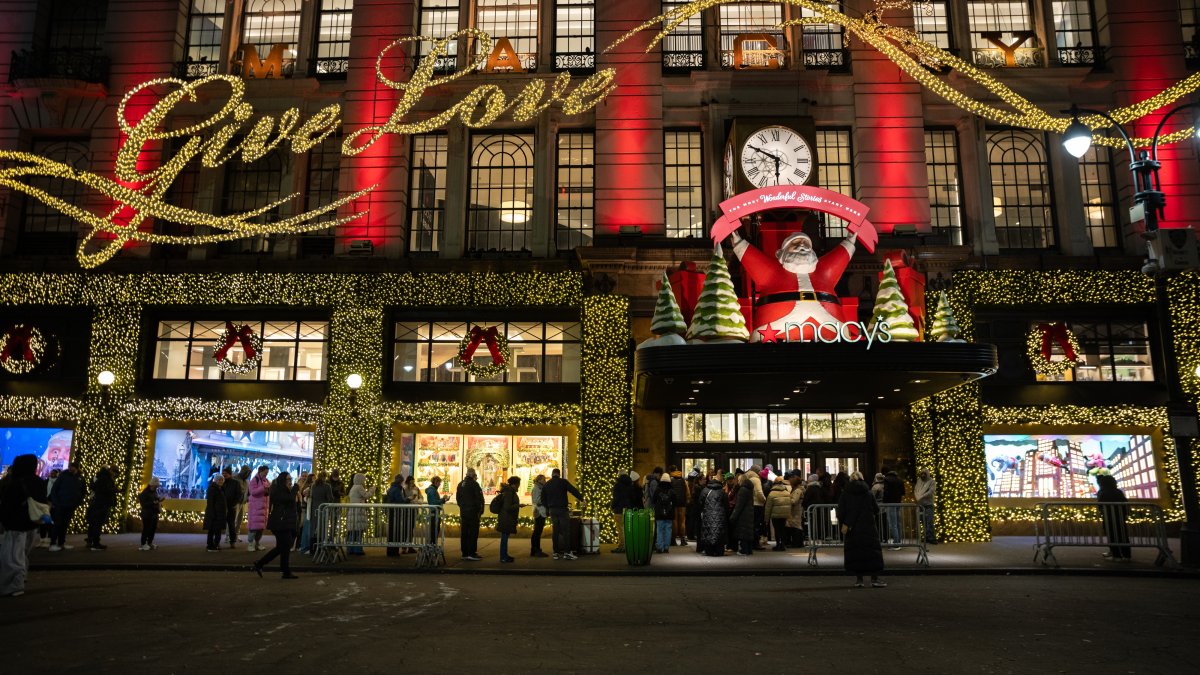 Feeling holiday money stress? Experts urge mindful spending