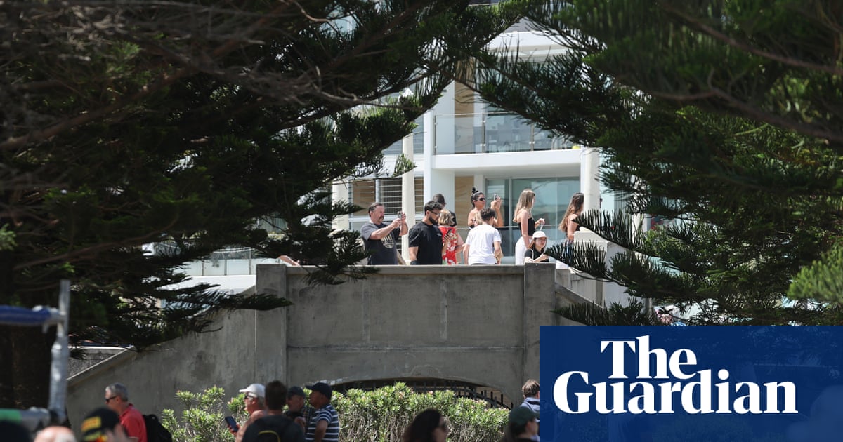 ‘I knew I had to come here’: emotional scenes as footbridge used to carry out Bondi terror attack reopens | Bondi beach terror attack