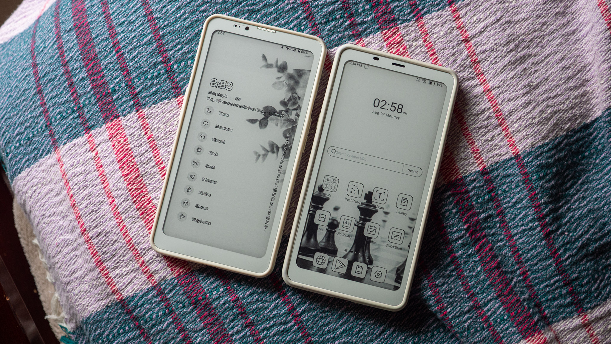 A Bigme HiBreak Pro (left) next to an Onyx Boox Palma 2 (right)