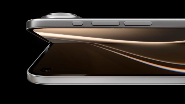 Apple's 'Crease-Free' Foldable iPhone Rumors Visualized in New 3D Renders [Video]