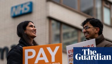 Acas offers to help break deadlock in resident doctors’ strike | Doctors