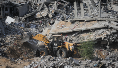 Gaza violence continues as Israel disputes earlier remains handover