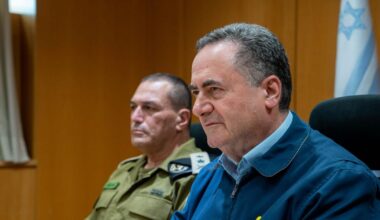 Defense minister's meddling in IDF appointments risks mass officer exit, officials say - Haaretz