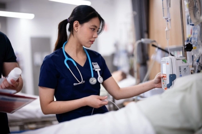 A Vietnamese student studying Nursing at Queensland University of Technology, Australia. Photo from Queensland University of Technology Fanpage